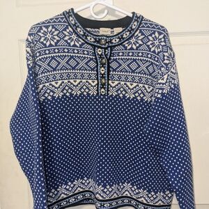 LL Bean Women's Med Vintage Snowflake 3 button %100 cotton heavy sweater